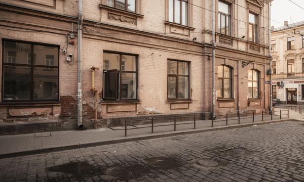 One-bedroom loft near Kontraktova Square, Podil